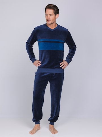 Pastunette Pyjama lang 'Northern Nights' in Blauw