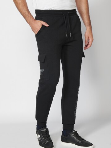 KOROSHI Tapered Cargobroek in Zwart: voorkant