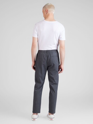 QS Regular Панталон в сиво