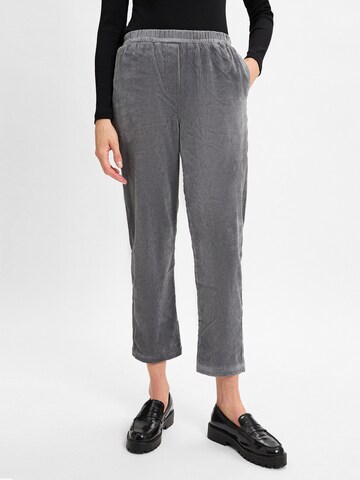 Marie Lund Loose fit Trousers in Grey: front