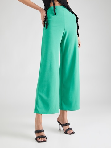 SISTERS POINT Wide leg Pants 'GLUT' in Green: front