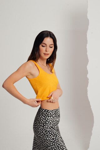 A LOT LESS - Top 'Paula' em amarelo