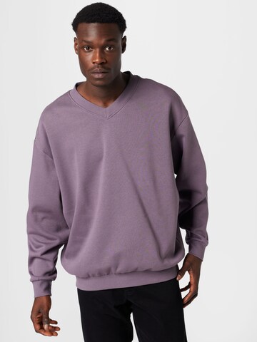 Sweat-shirt WEEKDAY en violet : devant