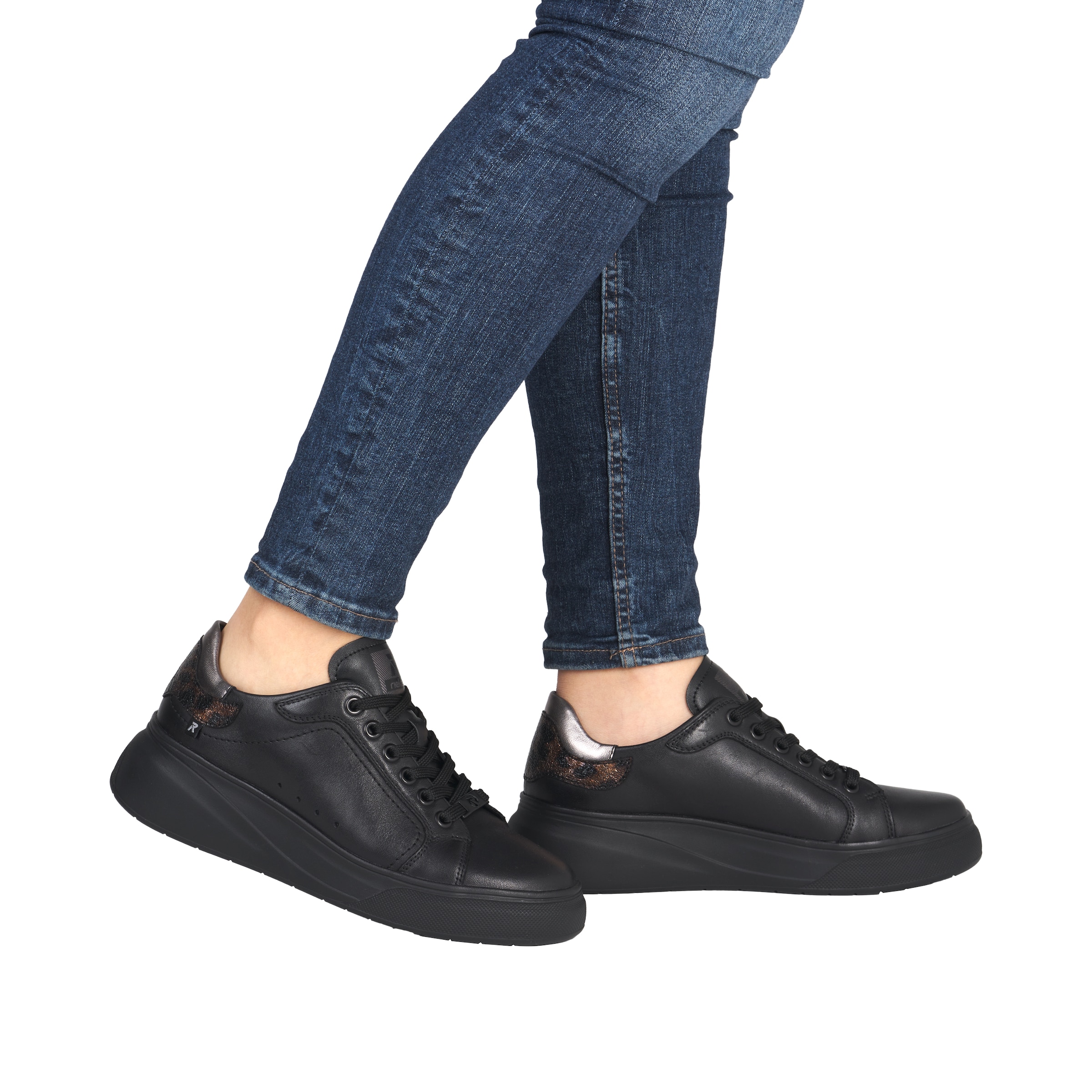 Baskets basses 'W2303' Rieker en noir