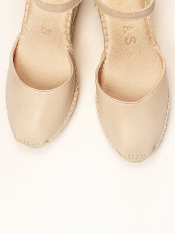 Alhamas Slingpumps 'Alpargata Cuña' in Beige