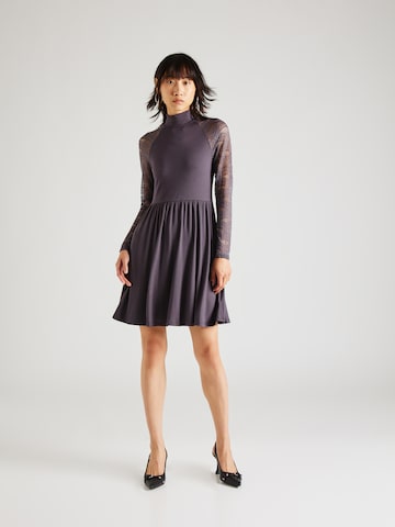 ABOUT YOU - Vestido 'Sissy' en gris: frente