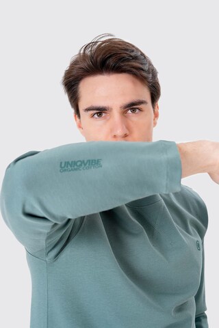 UNIQVIBE Shirt in Green