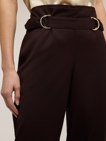 MOTIVI Regular Trousers in Brown