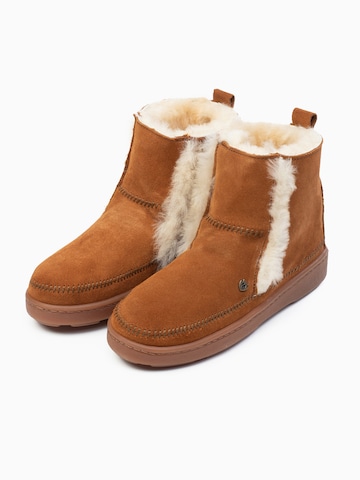 Minnetonka Snow Boots 'Jade' in Brown