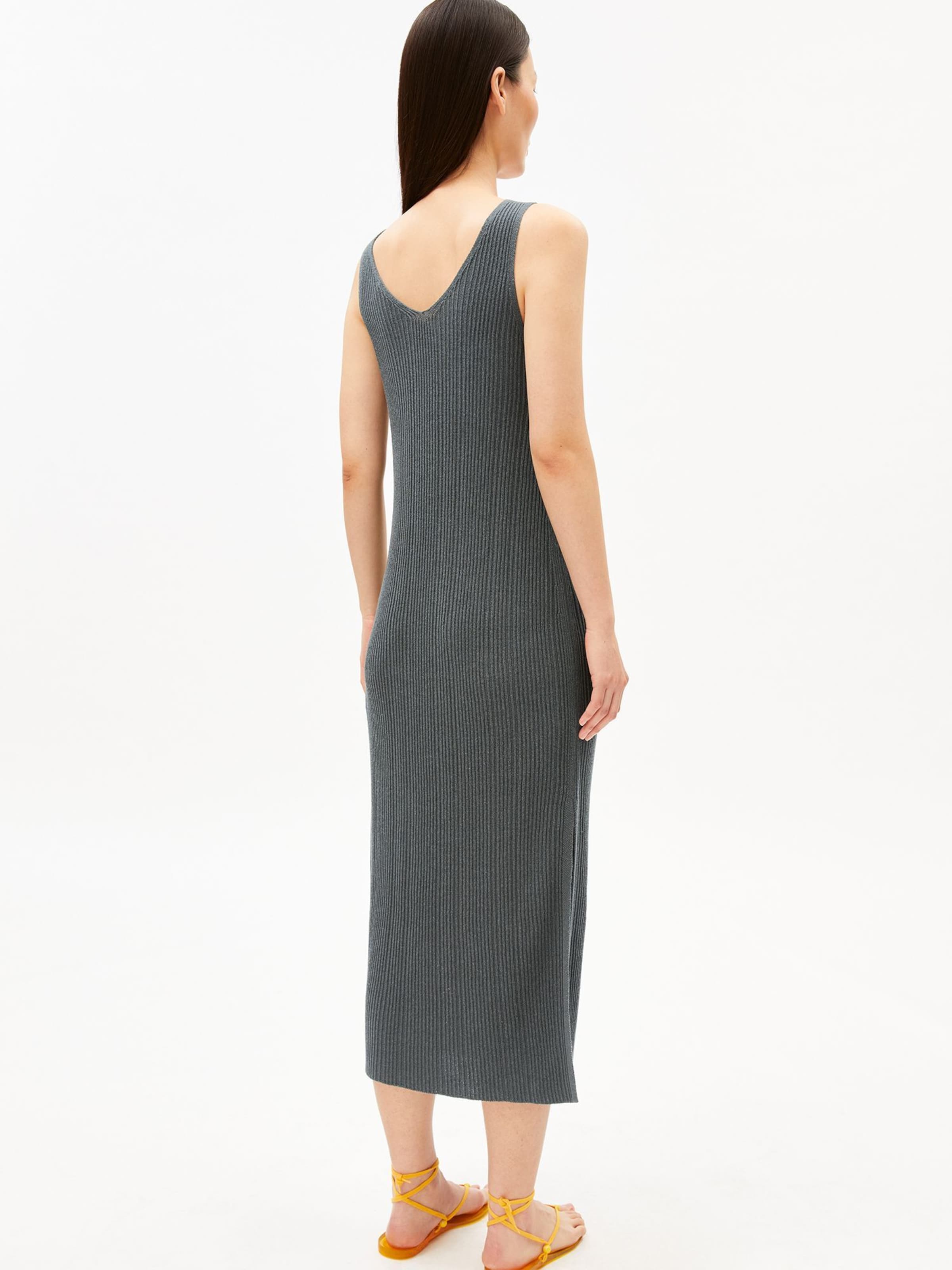 ARMEDANGELS Gebreide jurk in Grijs