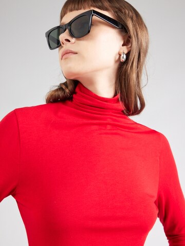 Banana Republic - Camiseta 'LUXE' en rojo