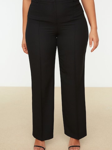 Regular Pantalon à plis Trendyol Curve en noir