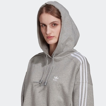 ADIDAS ORIGINALS Collegepaita värissä harmaa