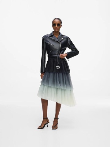 Fustă de la Karl Lagerfeld pe negru