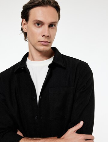 Koton Regular Fit Hemd in Schwarz