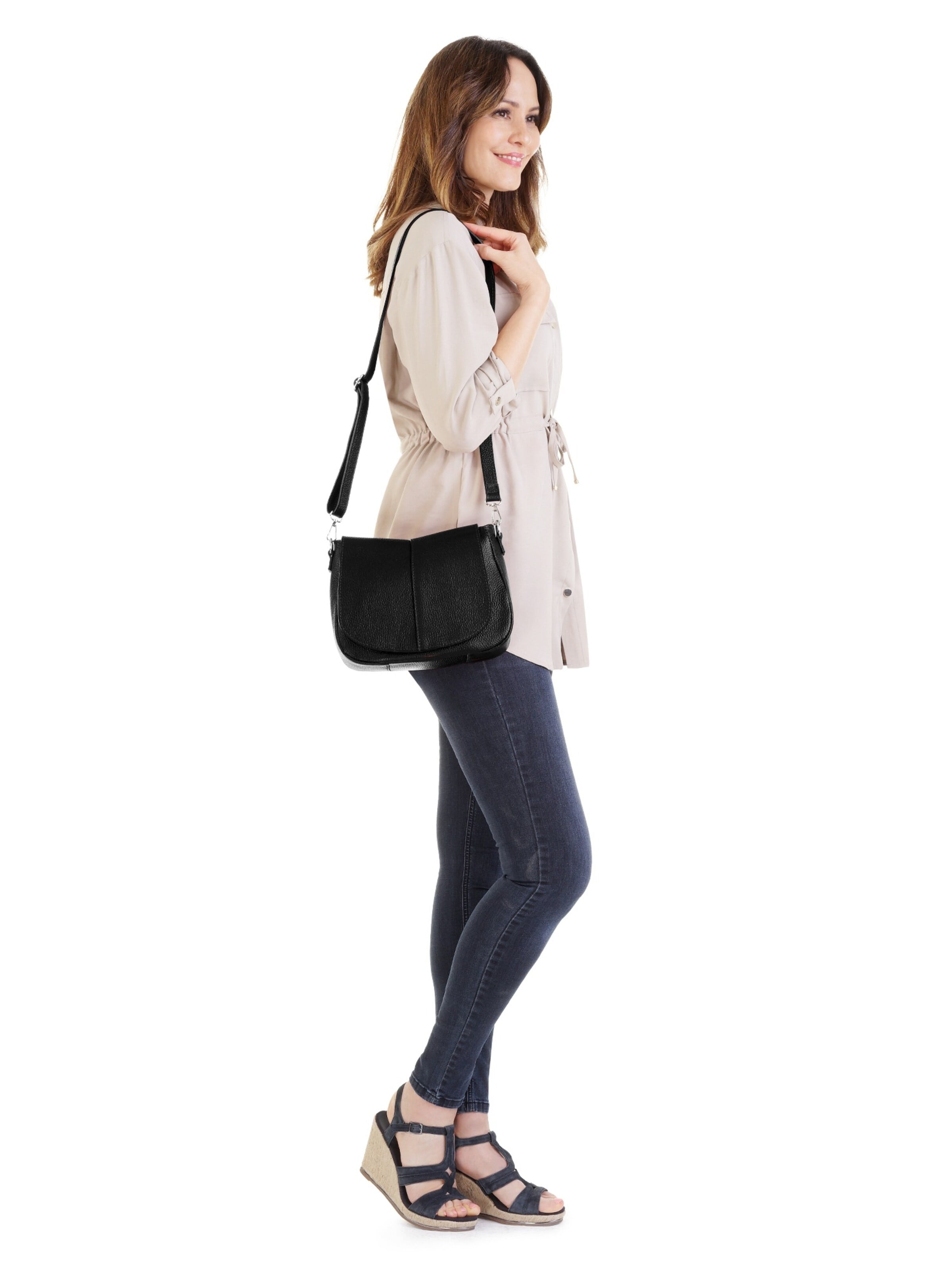Cluty Crossbody Bag in Black