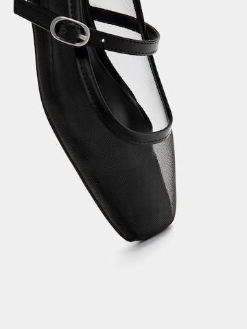 Pull&Bear Strap ballerina in Black