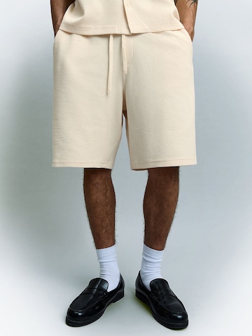 Bershka Loosefit Broek in Wit: voorkant