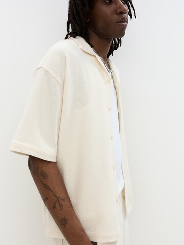 Pull&Bear Comfort fit Button Up Shirt in White