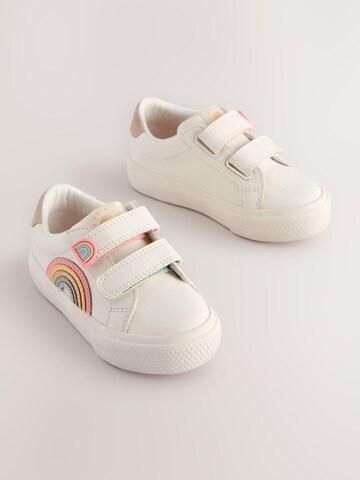 Baskets Next en blanc