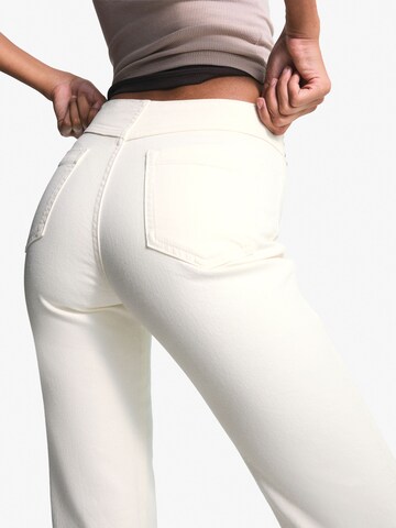 Regular Pantalon Bershka en blanc