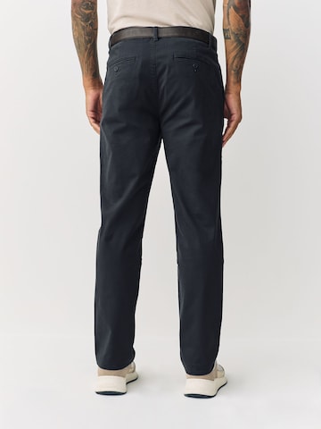 Next - regular Pantalón plisado en gris