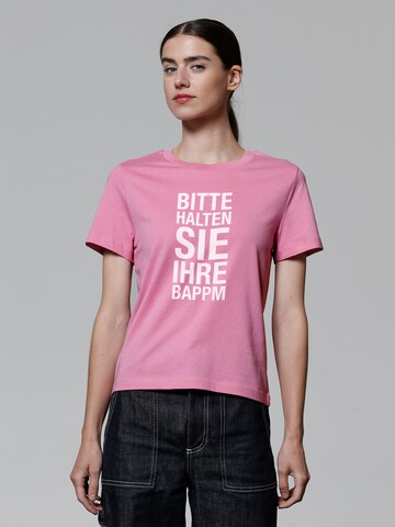 Watapparel Shirt 'Bitte Halten Sie Ihre Bappm' in Pink: Vorderseite