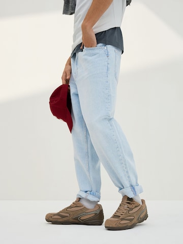 Largi Jeans de la Bershka pe albastru