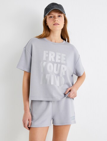 Koton T-Shirt in Grau: Vorderseite