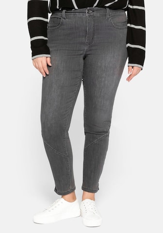 SHEEGO Skinny Jeans in Grey: front