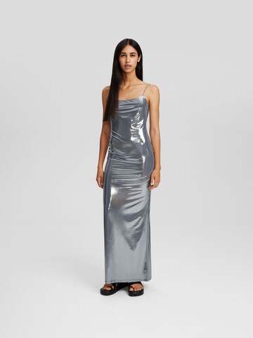 Bershka Sukienka w kolorze srebrny