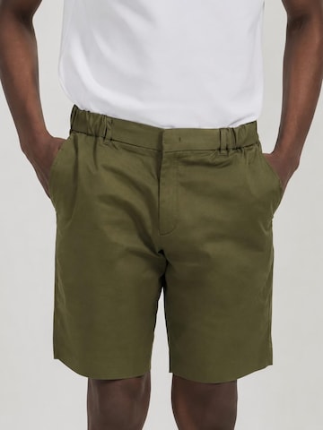 SANVT Chinohose 'The Perfect Shorts' in Grün: Vorderseite