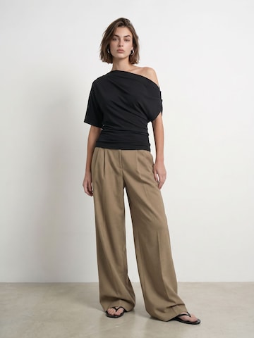 Top 'EMMA' di HYPEDROP in nero