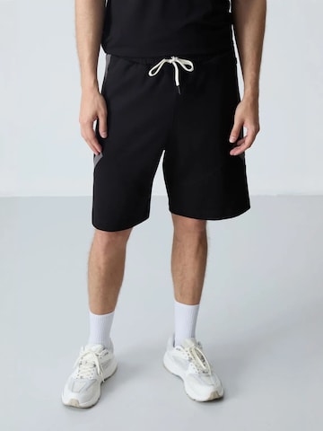 Regular Pantalon Tommy Life en noir : devant