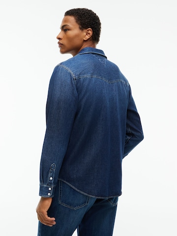Tommy Jeans Regular fit Button Up Shirt in Blue