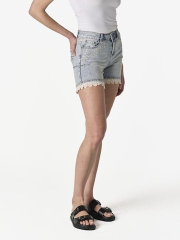 Coupe slim Jean KOROSHI en bleu