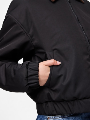 Giacca di mezza stagione 'JORMA ' di PIECES in nero