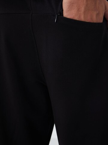 Tommy Life Regular Workout Pants 'Jogginghose' in Black