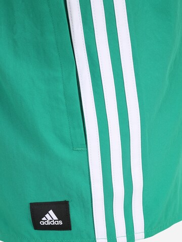 ADIDAS SPORTSWEAR - Calções de banho desportivos '3-Stripes Clx Very-Short-' em verde