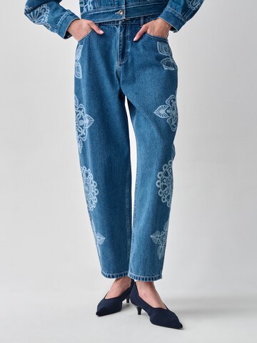 Barrel Jean 'Pola' TATUUM en bleu : devant