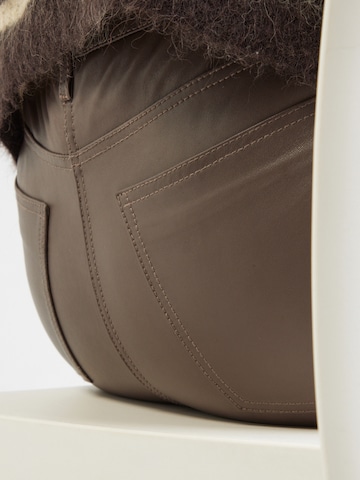 regular Pantaloni di REMAIN in marrone