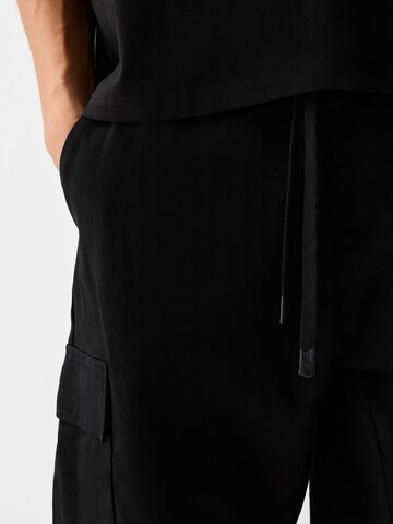 Bershka Ohlapna forma Kargo hlače | črna barva