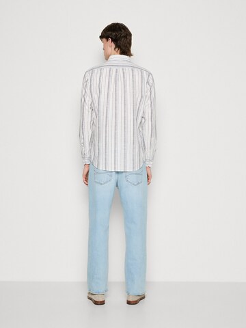 Coupe regular Chemise 'Rickert' BOSS en beige : derrière