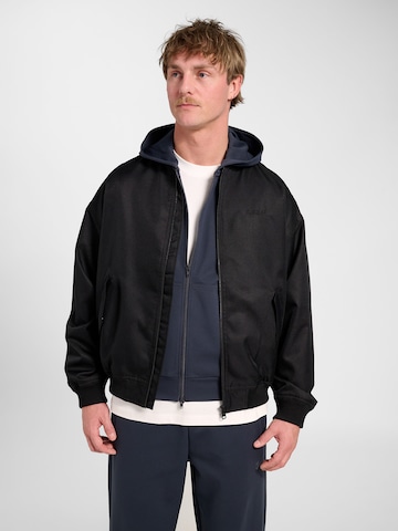 Hummel Between-season jacket in Black: front