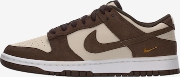 Nike Sportswear Sneakers laag 'Dunk Low SE' in Bruin: voorkant