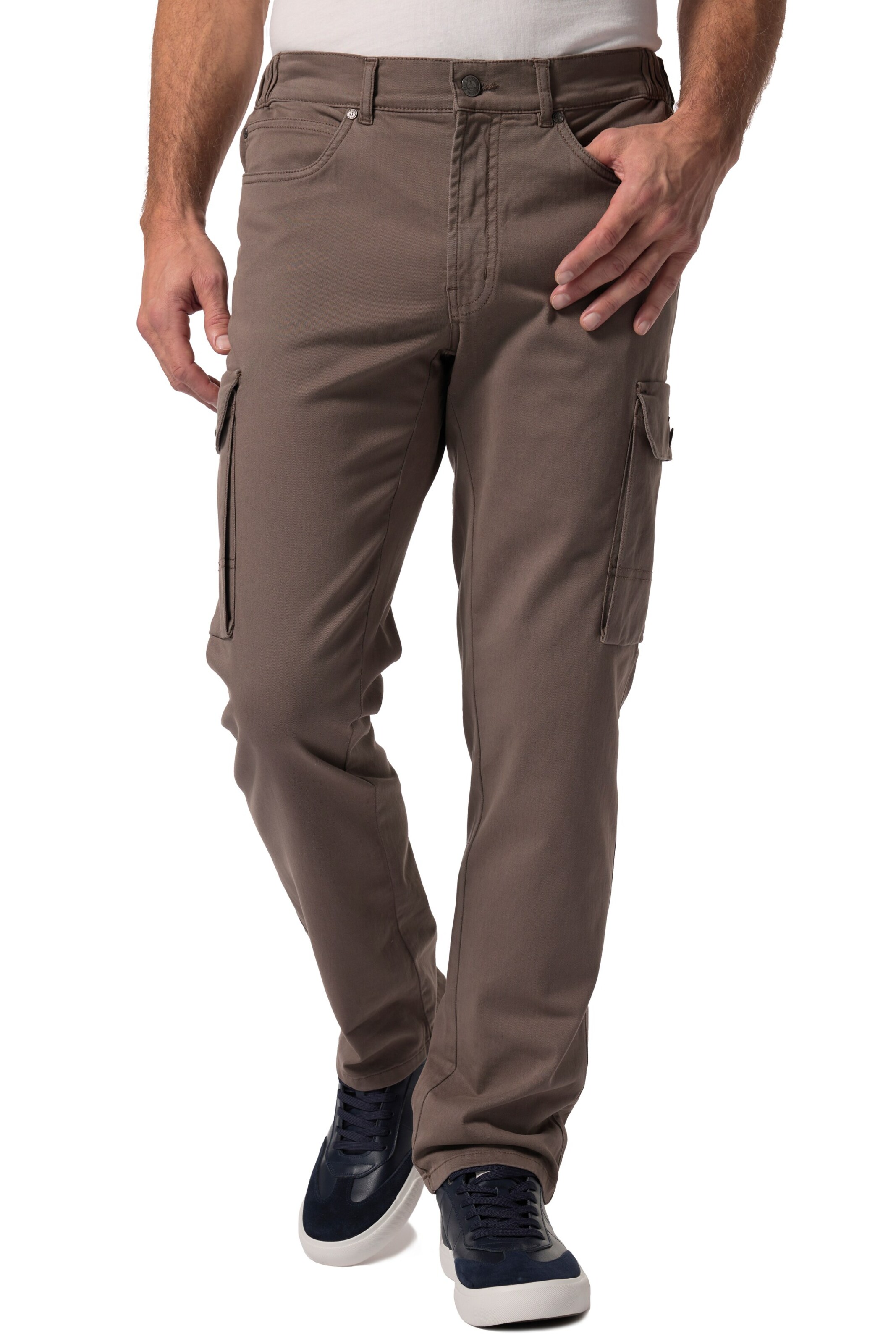 Boston Park Regular Cargo Pants in Brown: front