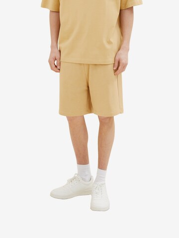 TOM TAILOR DENIM Regular Shorts in Braun: predná strana