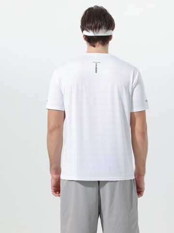 YOUTHUP Performance Shirt 'Kühlschicht' in White