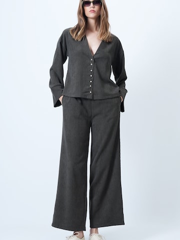 Costum cu pantaloni de la Trend Alaçatı Stili pe verde