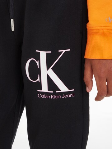 Calvin Klein Jeans Loosefit Kalhoty – černá